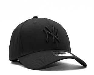 New Era League Basic New York Yankees Black on Black 39THIRTY Stretchfit Cap