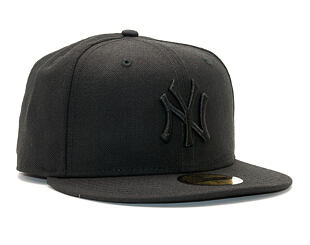 New Era 59FIFTY Black On Black New York Yankees Fitted Black Cap