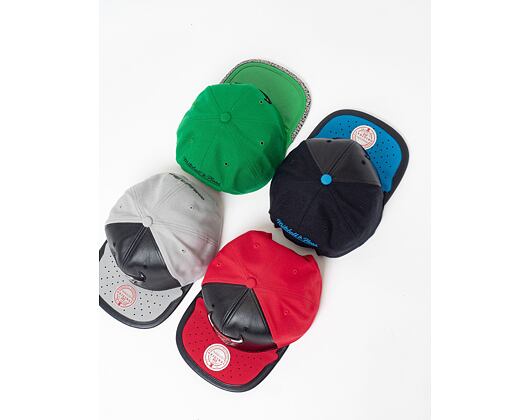 Mitchell & Ness Chicago Bulls Day One Snapback Black / Red Cap