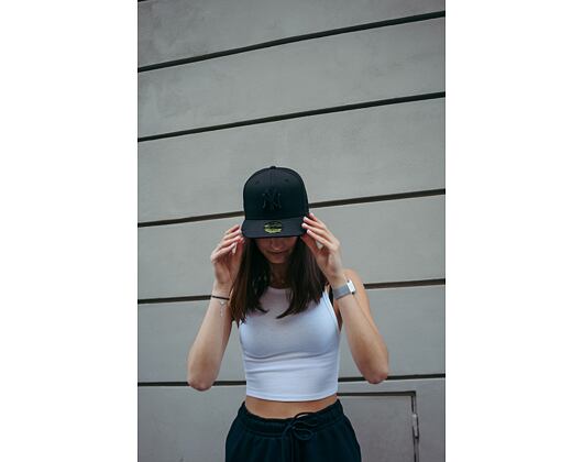 New Era 59FIFTY Black On Black New York Yankees Fitted Black Cap