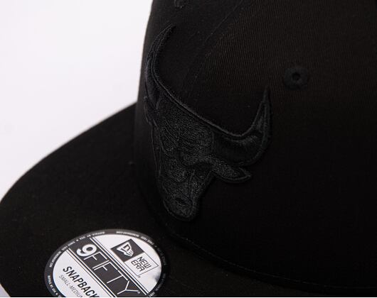 New Era 9FIFTY NBA Black on Black Chicago Bulls Black / Black Cap