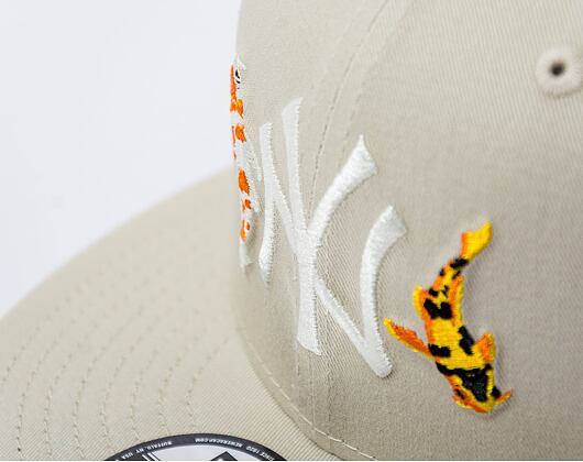 Kšiltovka New Era 9FIFTY MLB Koi Fish New York Yankees Stone / Optic White