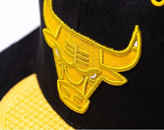 Kšiltovka Mitchell & Ness - Day 5 Snapback - Chicago Bulls - Black-Yellow