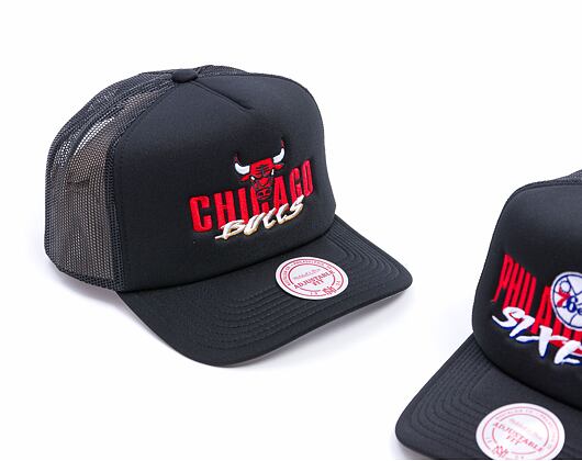 Kšiltovka Mitchell & Ness - Chicago Bulls - Year Of The Snake Trucker - Black