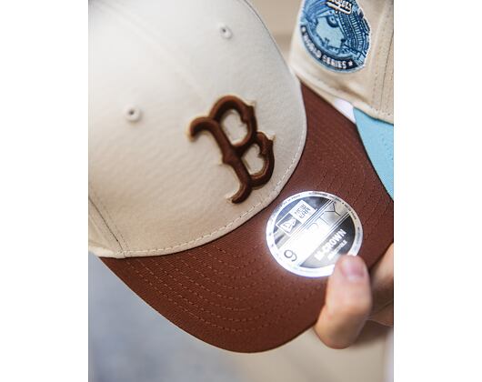 Kšiltovka New Era - MLB WS Patch Retro 9FORTY M-CROWN - Boston Red Sox - Cream / Auburn