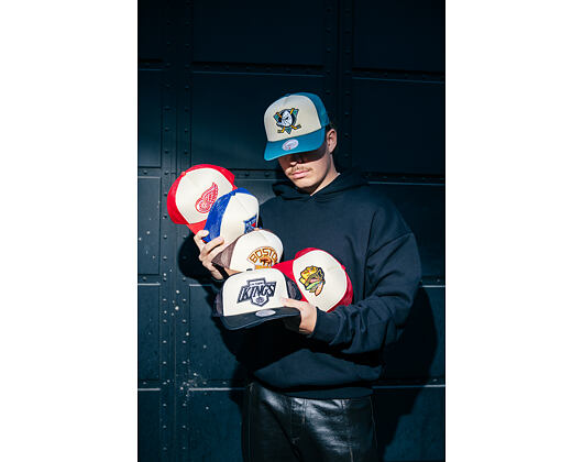Kšiltovka Mitchell & Ness - NHL Vintage Block Trucker - Boston Bruins - Cream