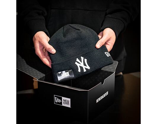 New Era MLB Essential Cuff Knit New York Yankees Black / Optic White Winter Beanie