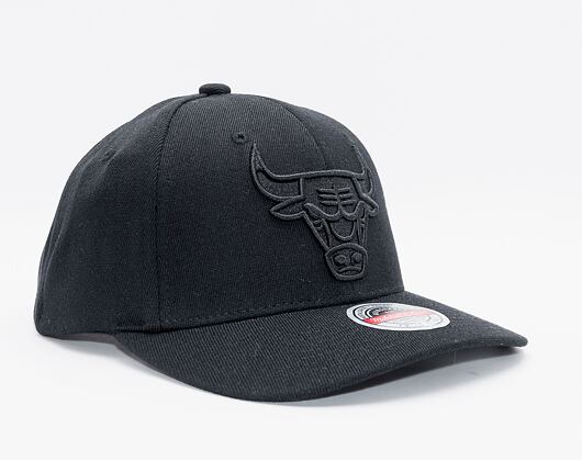Mitchell & Ness Blk/Blk Logo Classic Red Chicago Bulls Black Cap
