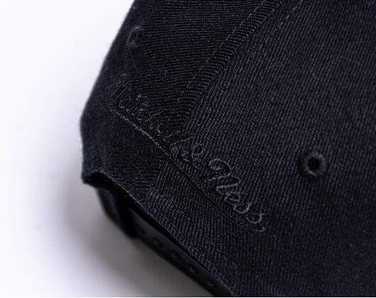 Mitchell & Ness Blk/Blk Logo Classic Red Toronto Raptors Black Cap