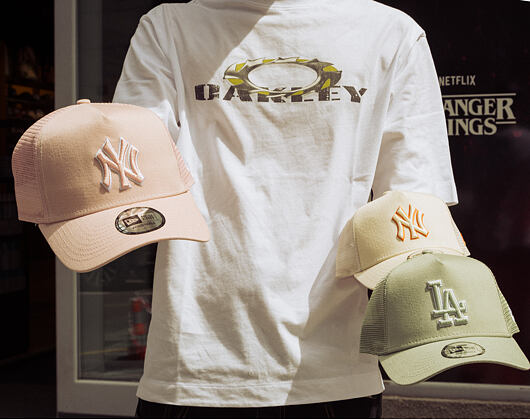 Cap New Era - MLB Outline 9FORTY A-Frame Trucker - NY Yankees - Pink Rouge / White