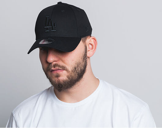 New Era League Essential Los Angeles Dodgers 39THIRTY Black/Black Cap