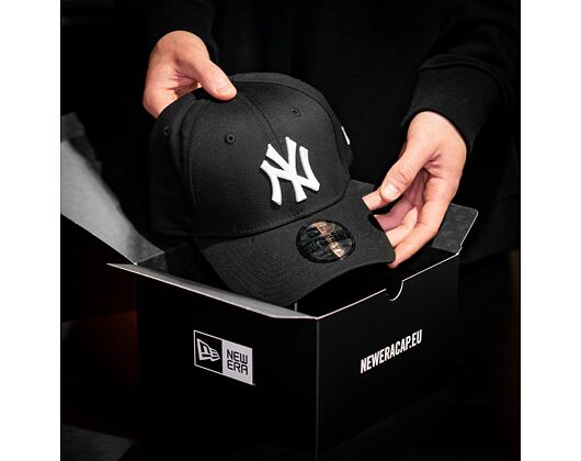 New Era League Basic New York Yankees Black/White 39THIRTY Stretchfit Cap