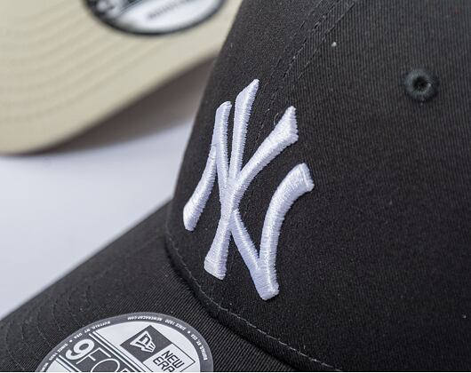 New Era 9FORTY League Basic New York Yankees Strapback Black / Optic White Cap