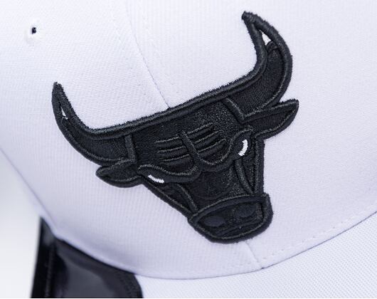 Kšiltovka Mitchell & Ness - Chicago Bulls - Day 11 Snapback - White