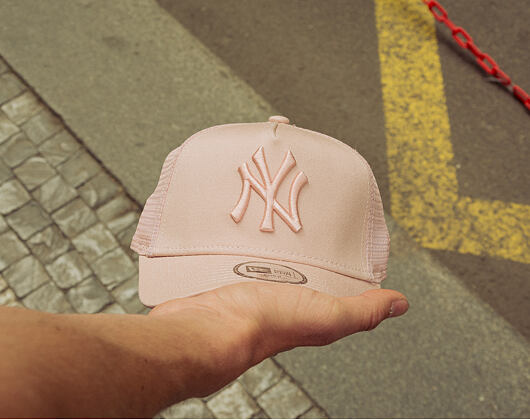 Cap New Era - MLB Outline 9FORTY A-Frame Trucker - NY Yankees - Pink Rouge / White