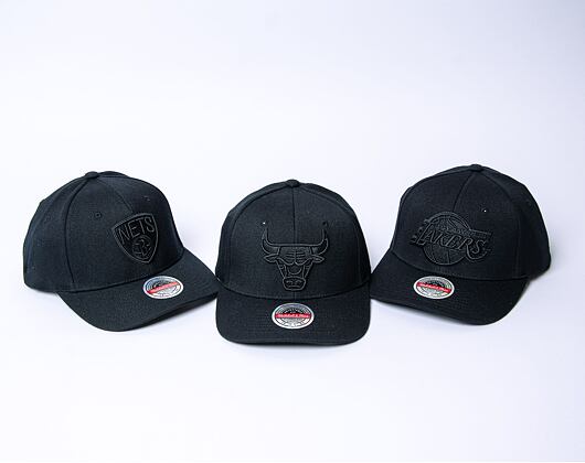 Mitchell & Ness Blk/Blk Logo Classic Red Chicago Bulls Black Cap