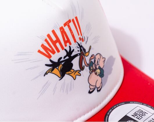 Kšiltovka New Era 9FORTY A-Frame Trucker Character Looney Tunes Daffy Duck Scarlet