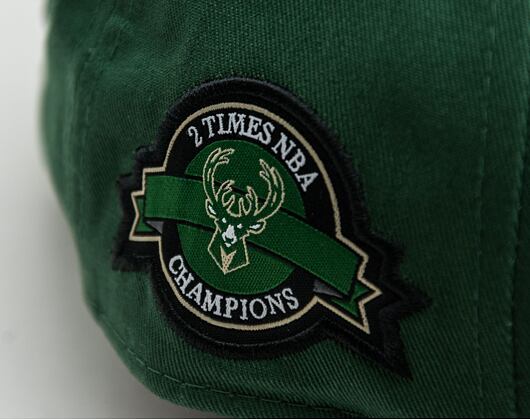 Kšiltovka New Era 9FORTY NBA Team Side Patch Milwaukee Bucks Mountain Pine Green / Black