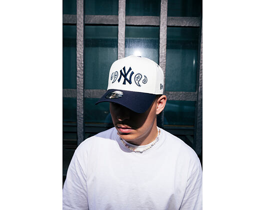 Kšiltovka New Era - MLB Paisley Bandana 9FORTY A-Frame - NY Yankees - Cream / Navy