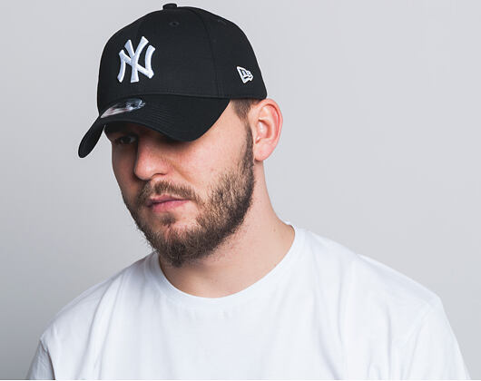 New Era 9FORTY League Basic New York Yankees Strapback Black / Optic White Cap