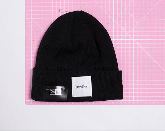 New Era Satin Patch Knit New York Yankees Black/White Winter Beanie