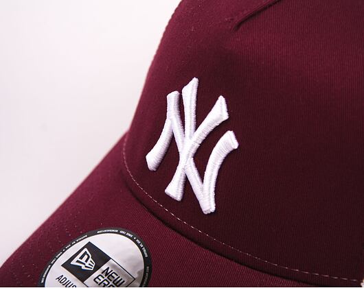 New Era 9FORTY Trucker MLB League Essential New York Yankees Maroon / White Cap
