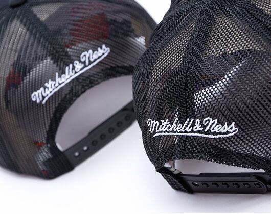 Kšiltovka Mitchell & Ness - New York Knicks - Year Of The Snake Trucker - Black