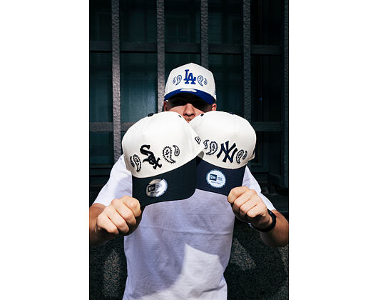 Kšiltovka New Era - MLB Paisley Bandana 9FORTY A-Frame - NY Yankees - Cream / Navy