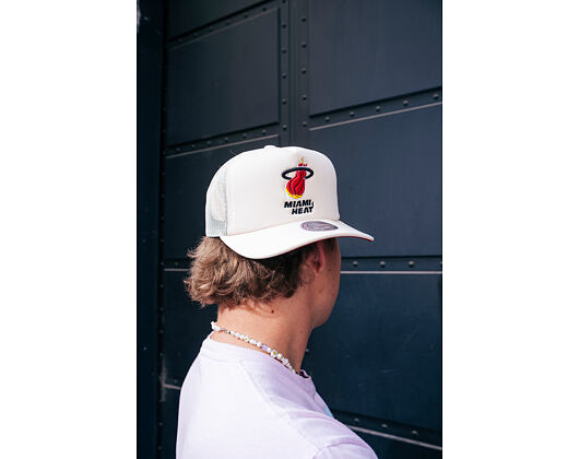 Kšiltovka Mitchell & Ness - Miami Heat - Evergreen Trucker Hwc - Off White
