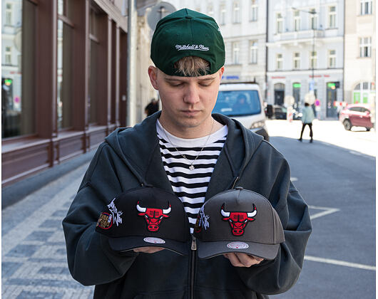 Cap Mitchell & Ness  - NBA Born To Win - Pro Pinch Snapback - Chicago Bulls - Black