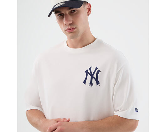Tee New Era - MLB Cap Graphic Oversized Tee - NY Yankees - White