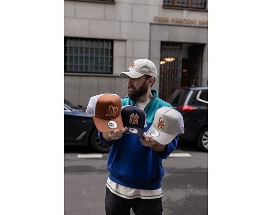 Kšiltovka New Era 9FORTY A-Frame Trucker MLB Boucle Oakland Athletics Caramel Brown / Caramel Brown 