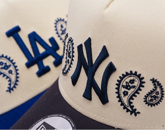 Kšiltovka New Era - MLB Paisley Bandana 9FORTY A-Frame - NY Yankees - Cream / Navy