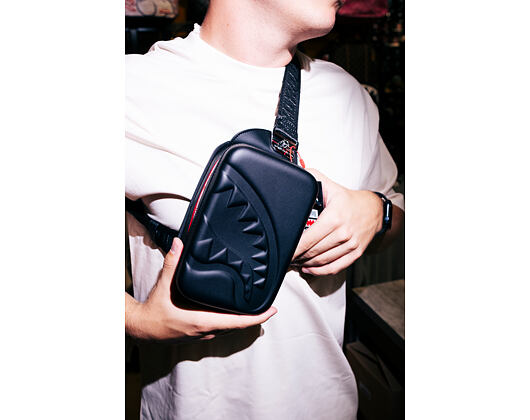Taška Sprayground - Printed Zipper Hard-Shell Sling