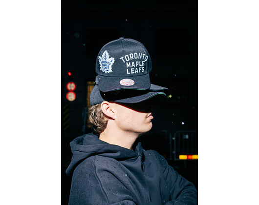 Kšiltovka Mitchell & Ness - NHL Busted Pro - Toronto Maple Leafs - Black