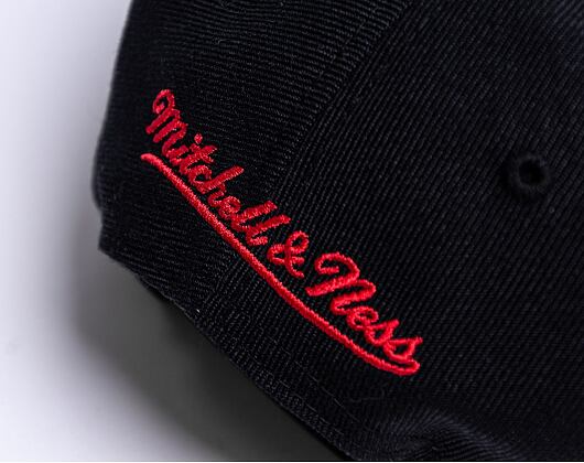Mitchell & Ness 91/92 Back 2 Back Champs Snapback HWC Chicago Bulls Black Cap