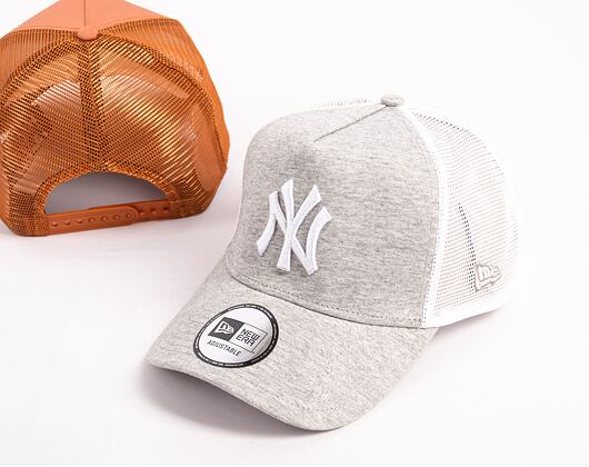 Kšiltovka New Era - MLB Essential 9FORTY Trucker - NY Yankees - Gray