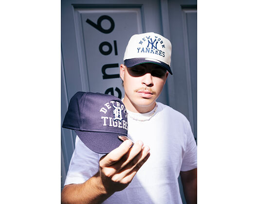 Kšiltovka New Era - MLB Heritage Pre-Curved Golfer 19TWENTY - New York Yankees - Cream / Navy