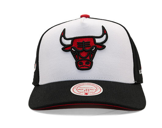 Mitchell & Ness - Core I Pro Snapback - NBA - Chicago Bulls - White-Red