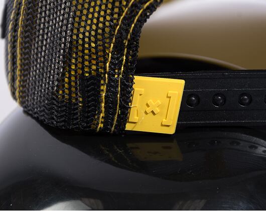 Kšiltovka Capslab Batman - Batman Black/Yellow Trucker Black / Yellow