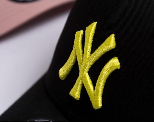 Kšiltovka New Era 9FORTY MLB League Essential New York Yankees Black / Cyber Green