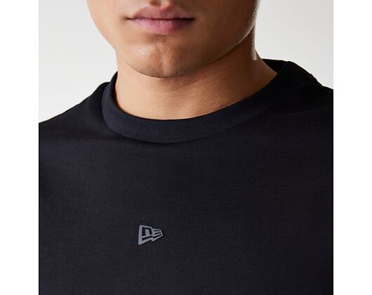 Triko New Era - Oversized Flag Tech Tee - Black