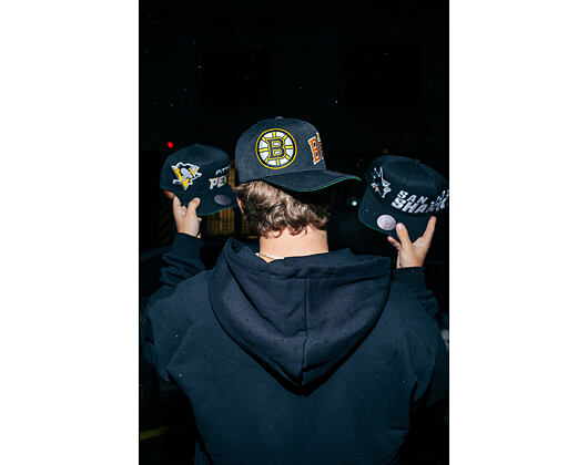 Kšiltovka Mitchell & Ness - NHL Busted Pro - Boston Bruins - Black