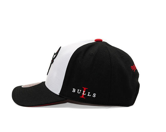 Mitchell & Ness - Core I Pro Snapback - NBA - Chicago Bulls - White-Red