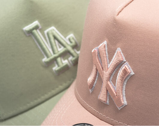 Cap New Era - MLB Outline 9FORTY A-Frame Trucker - NY Yankees - Pink Rouge / White