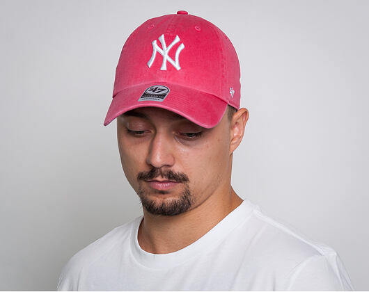 '47 Brand New York Yankees Clean Up Berry Strapback Cap