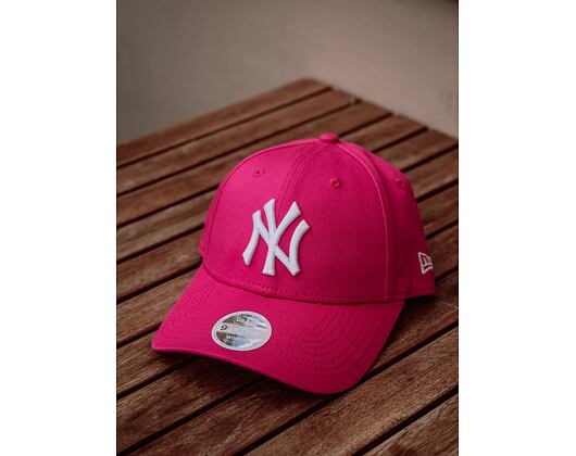 New Era Fashion Essential New York Yankees Pink/White 9FORTY Strapback Womens Cap
