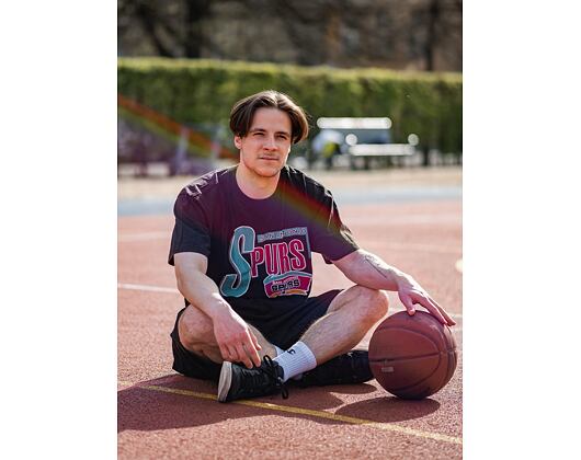 Mitchell & Ness San Antonio Spurs Centre Circle SSTEINTL930 Washed Black T-Shirt