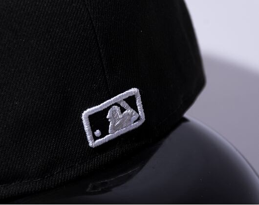 New Era 59FIFTY MLB Basic New York Yankees Fitted Black / White Log Cap