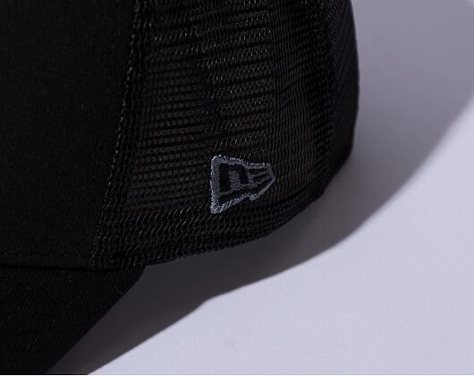 New Era 9FORTY Trucker MLB Black on Black Team Logo Los Angeles Dodgers Snapback Cap